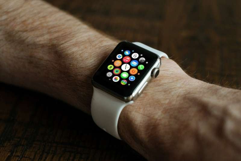 Smart watches can detect symptoms of COVID-19 before wearer knows they are infected