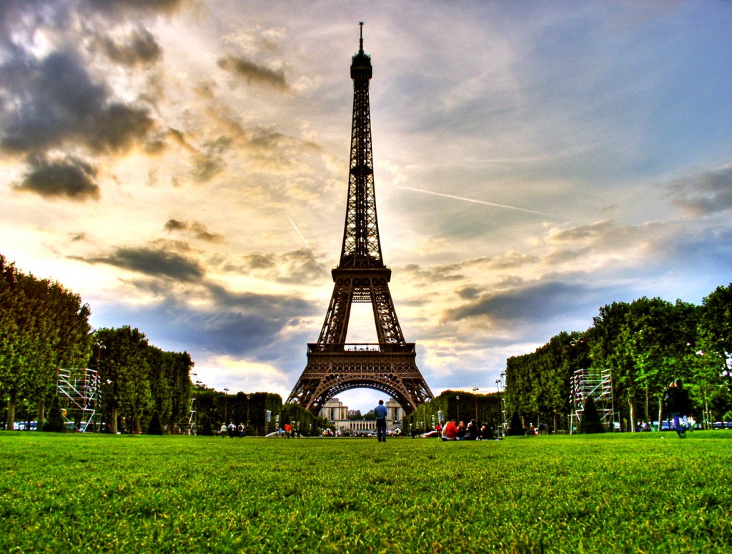 Tour_Eiffel_Paris_champ_de_mars
